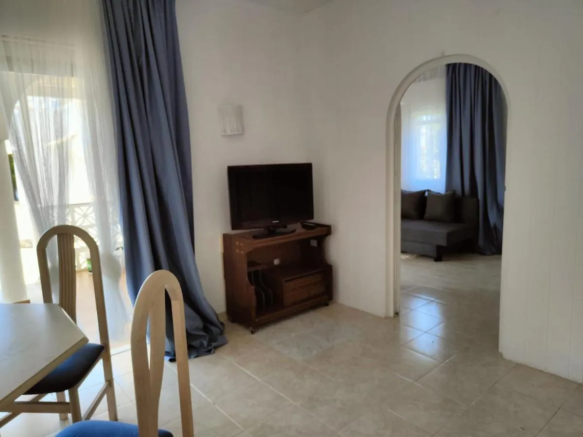 Villa Marbesa 200 M From The Sea!!! Marbella Spain